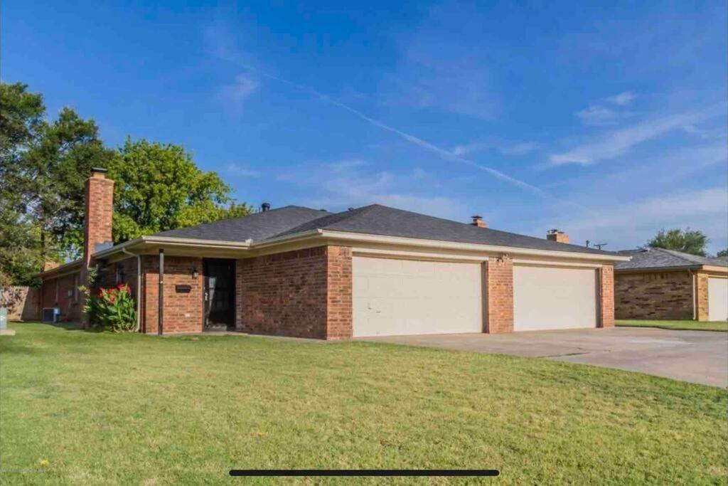 Large Open Space For Family Fun! Amarillo Exterior photo